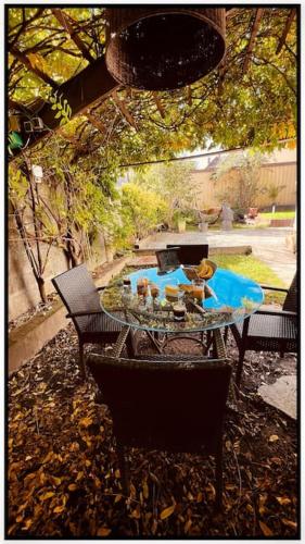a table in a yard with chairs and a tableablish at Ô Jardin Secret in Oberschaeffolsheim