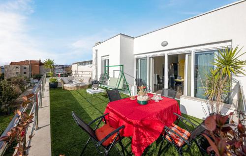 4 Bedroom Stunning Home In Podstrana