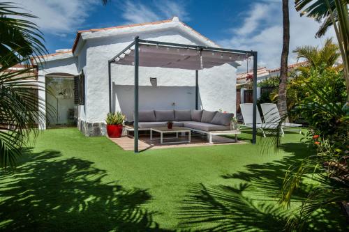 Happy scape bungalow with relaxing garden