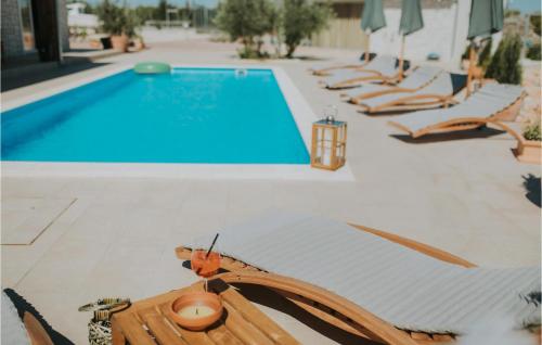 Swimmingpoolen hos eller tæt på Villa Ema Nika