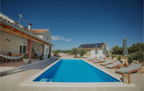 Swimmingpoolen hos eller tæt på Villa Ema Nika