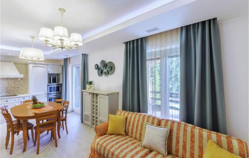 Ruang duduk di Nice Holiday Home In Kukci