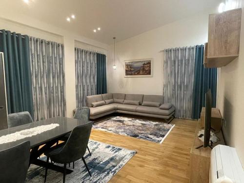 Ruang duduk di Apartment in Touch of Sun Residence Tirana