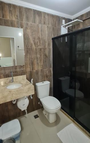 Bilik mandi di Faixa Hotel