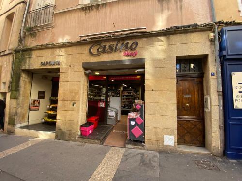 a store front of a store with a sign on it at Hypercenter lovely duplex with Terrace CLIM WIFI in Aix-en-Provence