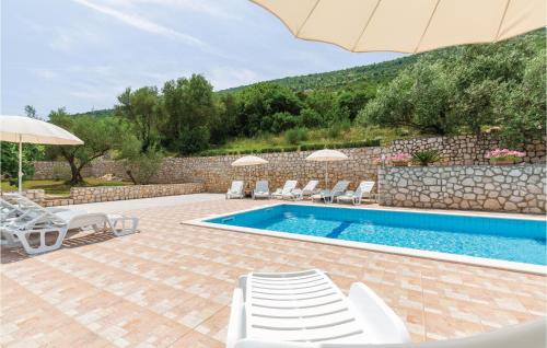 Bazén v ubytování Apartment Labin 22 With Outdoor Swimmingpool nebo v jeho okolí