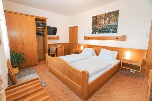 Postel nebo postele na pokoji v ubytování Gasthaus Bauer