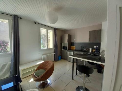 a small kitchen with a table and chairs in it at Appart Distillerie in Narbonne