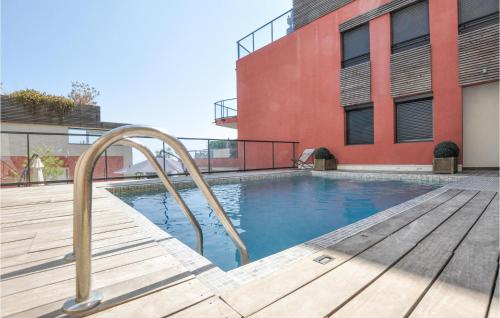 Πισίνα στο ή κοντά στο 2 Bedroom Cozy Apartment In La Turbie