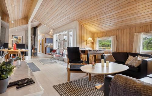 Χώρος καθιστικού στο Holiday Home Odavej Løkken Xi
