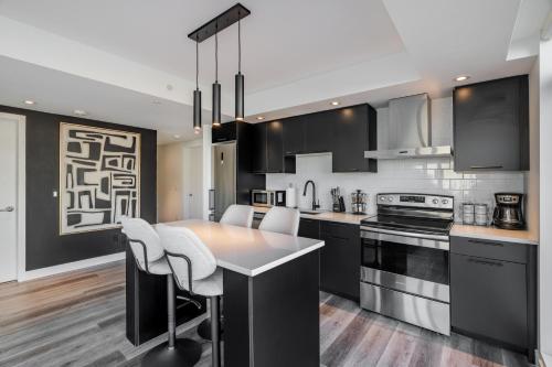 Η κουζίνα ή μικρή κουζίνα στο Westview Luxury Suites