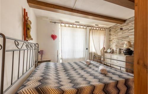Cama o camas de una habitación en 5 Bedroom Gorgeous Home In Podenzana