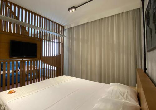 Ένα ή περισσότερα κρεβάτια σε δωμάτιο στο lindo flat no mercure