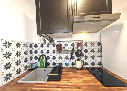 Photo de la galerie de l'établissement Parking gratuit - Proche de Paris - Métro 13-14, à Saint-Ouen