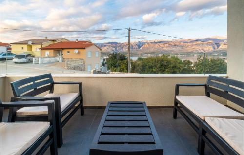 Cozy Apartment In Posedarje