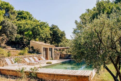 a villa with a swimming pool and a house at La canopée, Bastide sur les hauteurs de Lourmarin in Lourmarin
