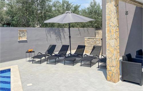 Πισίνα στο ή κοντά στο 3 Bedroom Gorgeous Home In Liznjan