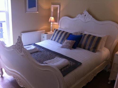 Posteľ alebo postele v izbe v ubytovaní Burlington Beach Apartments
