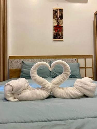 two swans making a heart on a bed at Taka Onzen in Ban Khao Ket