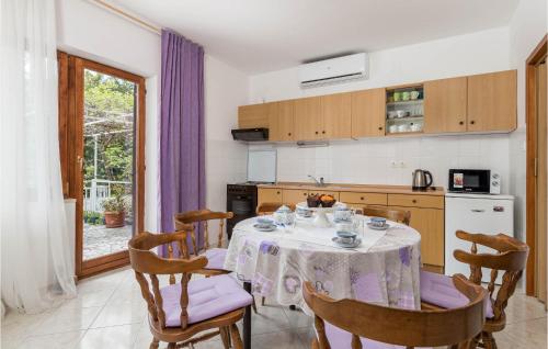 2 Bedroom Cozy Apartment In Lovran