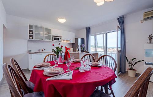 Η κουζίνα ή μικρή κουζίνα στο 2 Bedroom Lovely Apartment In Vela Luka