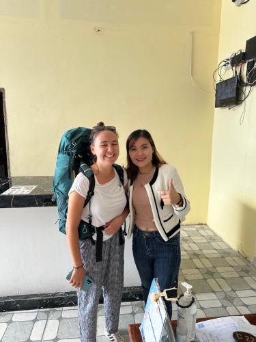two women standing next to each other in a room at Vang vieng guesthouse in Vang Vieng