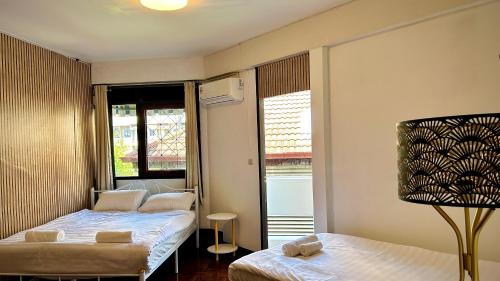 Coco House Sukhumvit 1, BTS ploenchitにあるベッド