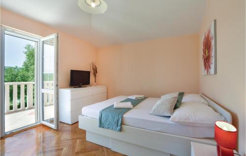 Postel nebo postele na pokoji v ubytování Four-Bedroom Holiday Home In Dicmo