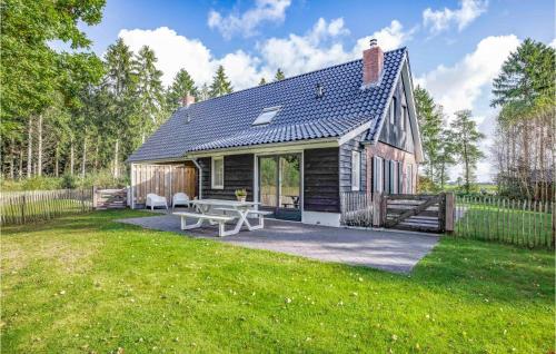 Κήπος έξω από το Pet Friendly Home In Rijssen With Wifi