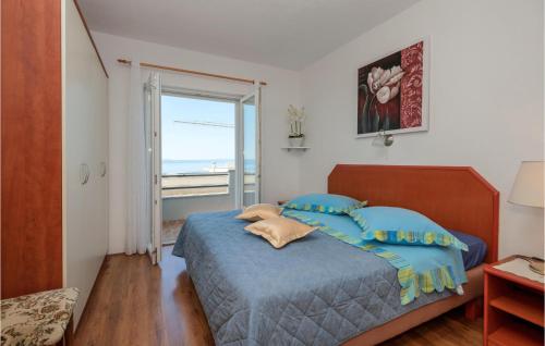 Three-Bedroom Apartment In Makarska