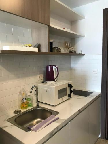 Dapur atau dapur kecil di Oh, My Dear! Apartment - RiverGate