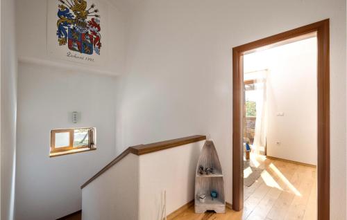 Katil atau katil-katil dalam bilik di Beautiful Home In Dolinci With Sauna
