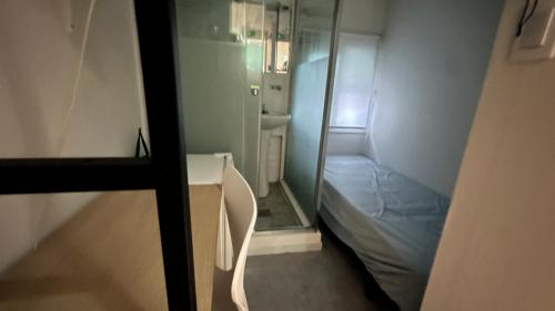 Postel nebo postele na pokoji v ubytování Arte premium oneroomtel Myeongdong