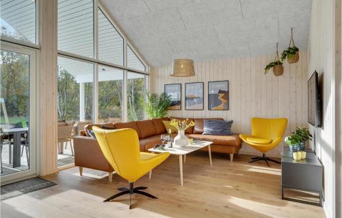 Χώρος καθιστικού στο Lovely Home In Nørre Nebel With Sauna