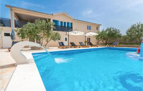 7 Bedroom Awesome Home In Polaca