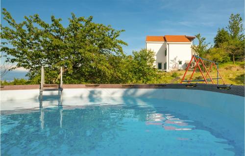 2 Bedroom Cozy Apartment In Veprinac