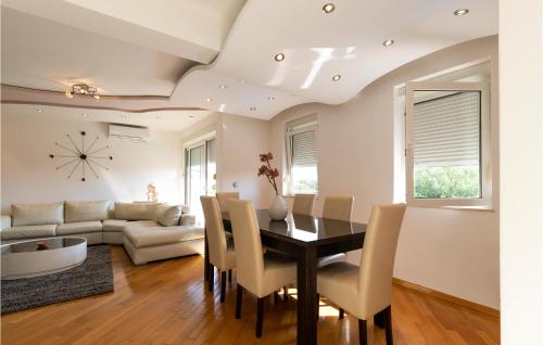 Gorgeous Home In Bibinje