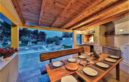Holiday Home In Kastel Kambelovac