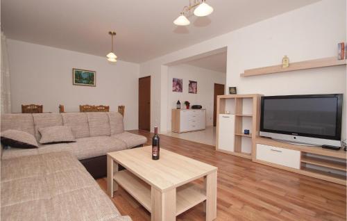 TV a/nebo společenská místnost v ubytování Apartment Korcula With Sea View Vi