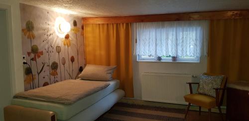 a small bedroom with a bed and a window at Ferienwohnung MAI in Glauchau