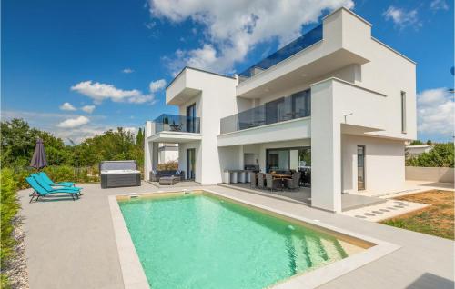 Stunning Home In Galizana