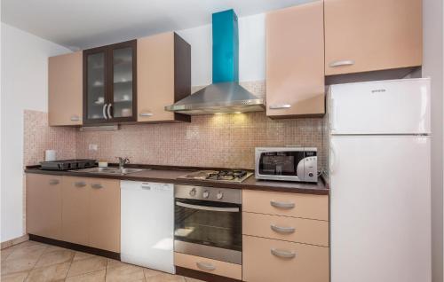Gorgeous Apartment In Malinska With Wifi