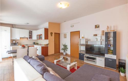 Two-Bedroom Apartment With Sea View In Makarska