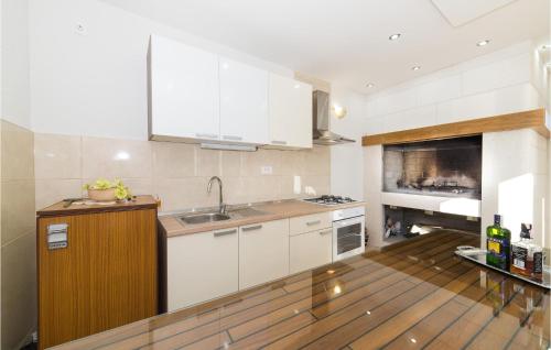 Gorgeous Home In Kastel Luksic