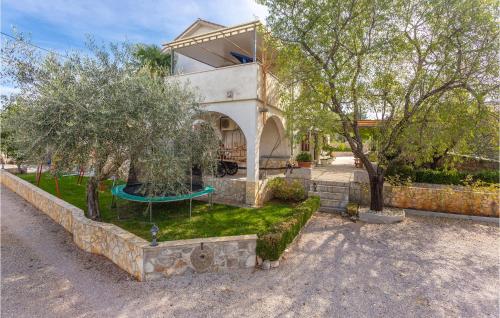 3 Bedroom Awesome Apartment In Malinska