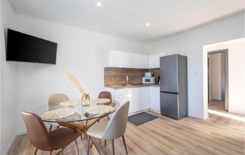2 Bedroom Amazing Apartment In Dramalj