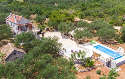 Πισίνα στο ή κοντά στο Holiday Home Ston With A Fireplace 388