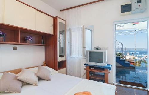 Televízia a/alebo spoločenská miestnosť v ubytovaní Apartment Omis Put Borka V