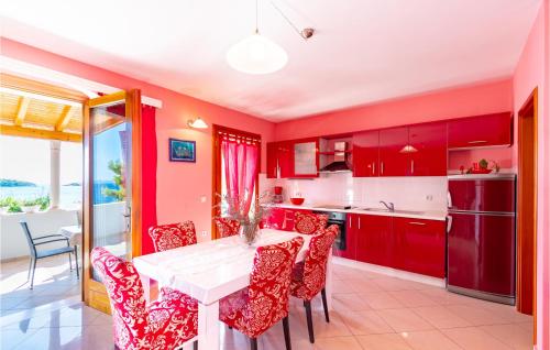 Kuchyň nebo kuchyňský kout v ubytování Holiday Home Prizba Bb