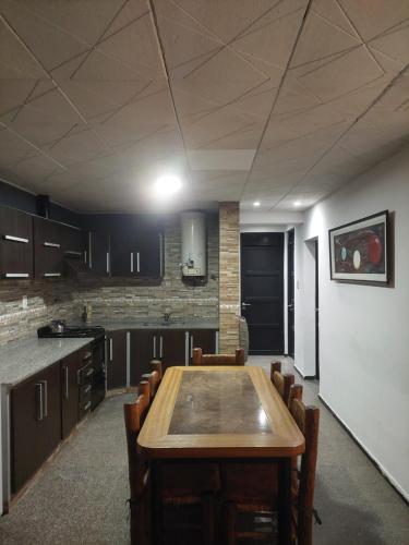 Kuchyň nebo kuchyňský kout v ubytování Casa con cochera. Amanecer mendocino